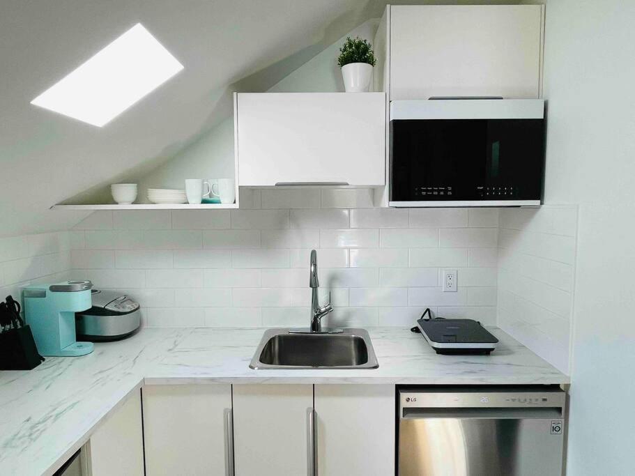 Stylish Cozy One Bedroom Studio With Free Parking Victoria Luaran gambar