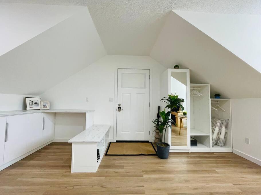 Stylish Cozy One Bedroom Studio With Free Parking Victoria Luaran gambar