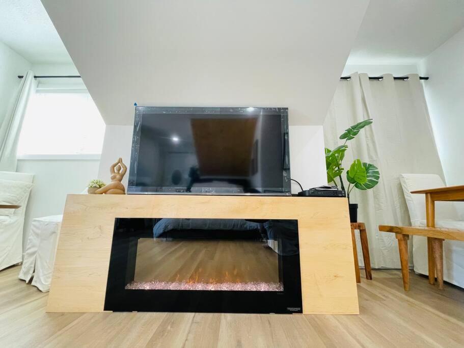 Stylish Cozy One Bedroom Studio With Free Parking Victoria Luaran gambar