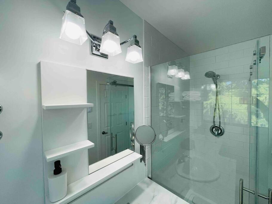 Stylish Cozy One Bedroom Studio With Free Parking Victoria Luaran gambar