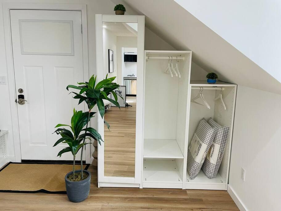 Stylish Cozy One Bedroom Studio With Free Parking Victoria Luaran gambar