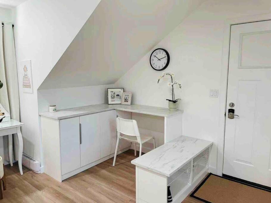 Stylish Cozy One Bedroom Studio With Free Parking Victoria Luaran gambar
